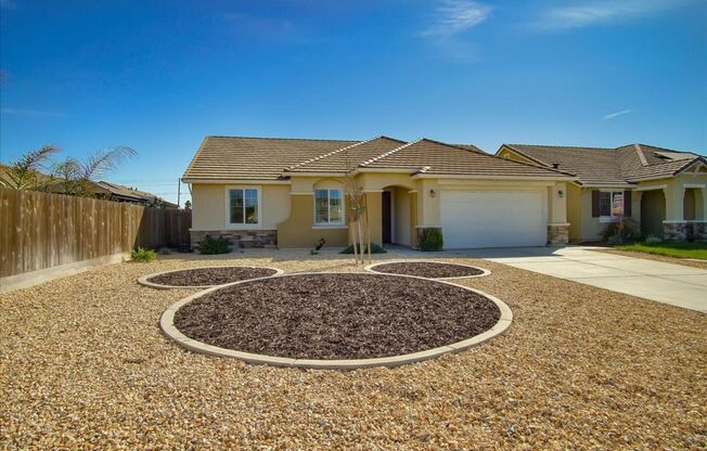 Beautifully maintained 3 bedroom, 2 bath home in the Vineyard subdivision for rent!