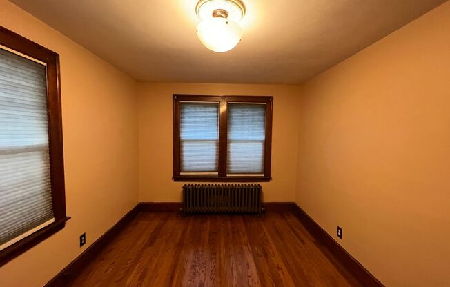 2 beds, 1 bath, $1,400, Unit Floor 1