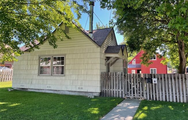 302 S Walnut St