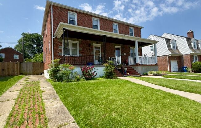 Charming 3 Bedroom/2 Bathroom Apartment in Woodlea Neighborhood, MD!