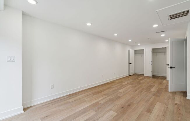 Now offering 1 month free on a 13 month lease! Perfect studio apartment in Fairmount, the hottest neighborhood in Philly!