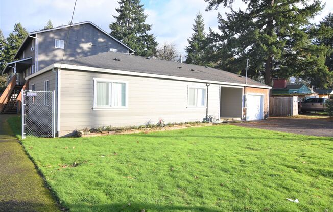 3 bedroom 2 bath House with fenced yard!