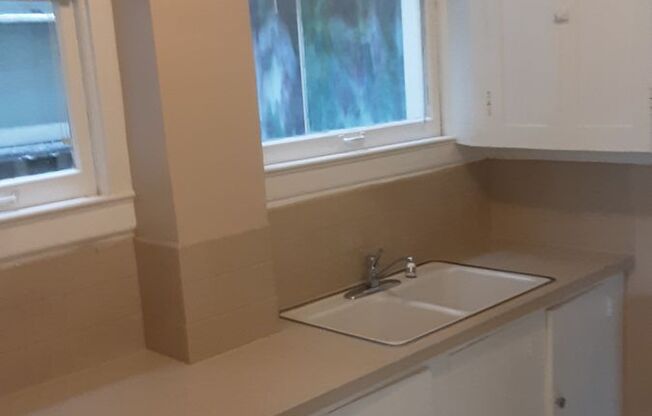2 beds, 1 bath, 1,090 sqft, $1,350, Unit 202