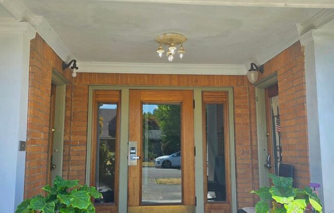 Large 1 bedroom Historic condo - Top Floor unit with a charming interior- Available now!