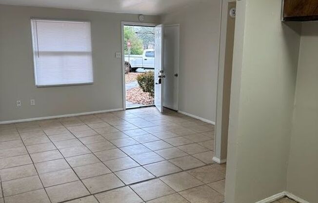 2 beds, 1 bath, $750