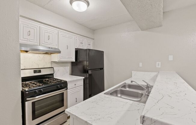 1 bed, 1 bath, 653 sqft, $699