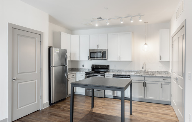 2 beds, 1 bath, 966 sqft, $1,519, Unit 2305CL