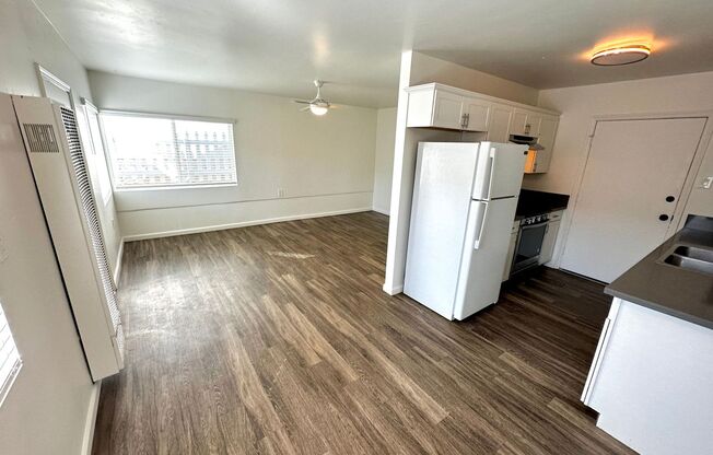 2 beds, 1 bath, $2,800, Unit 4023 Logan