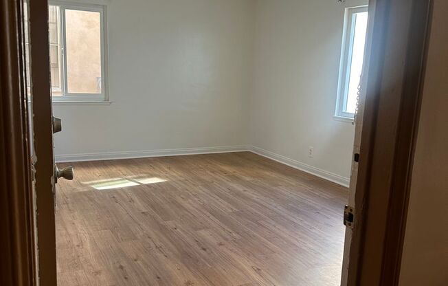 Studio, 1 bath, 298 sqft, $1,400, Unit 12