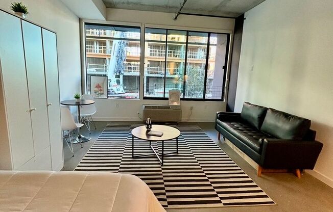Studio, 1 bath, 450 sqft, $1,900, Unit 216