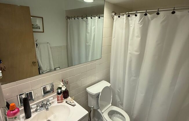 1 bed, 1 bath, $1,905, Unit 551