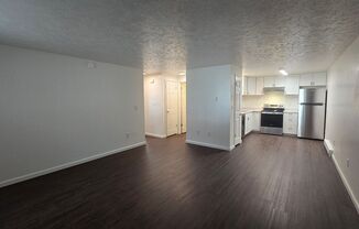 2 beds, 1 bath, $1,050, Unit Apt 3