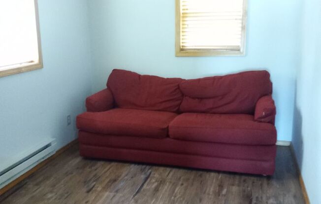 2 beds, 1 bath, $1,600