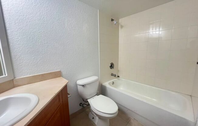 3 beds, 2 baths, 1,079 sqft, $2,600, Unit 13800-206