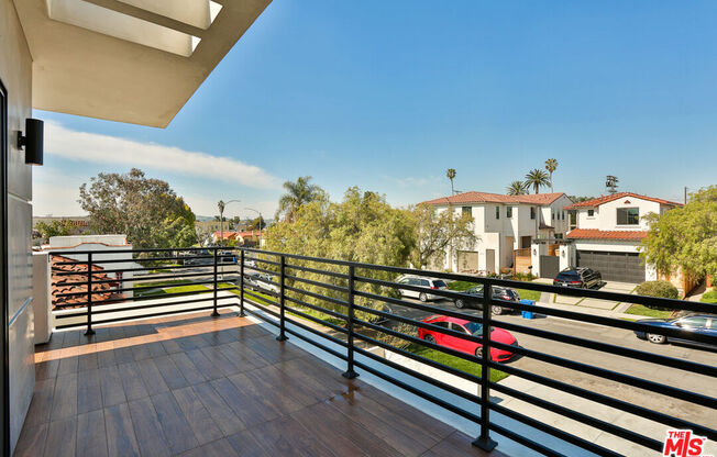 1622 S MANSFIELD AVE