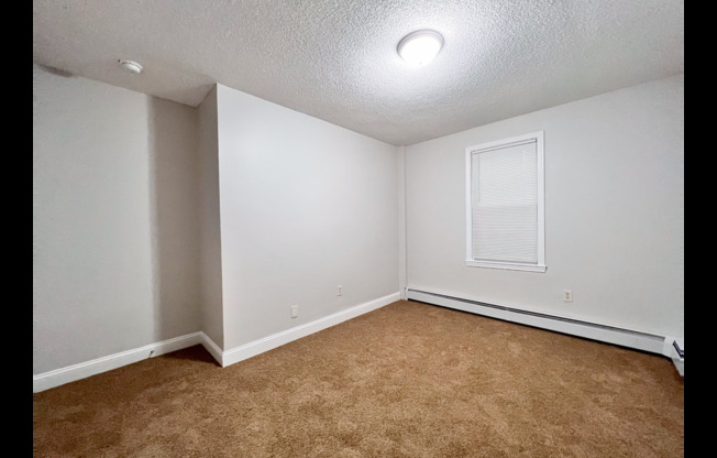 3 beds, 1 bath, $1,750, Unit 1st Fl