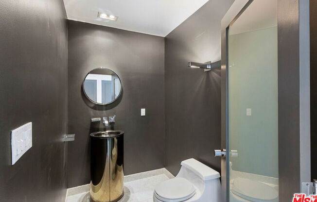 2 beds, 3 baths, 2,085 sqft, $7,250, Unit 1207