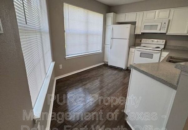 814 CASTLEGLEN DR