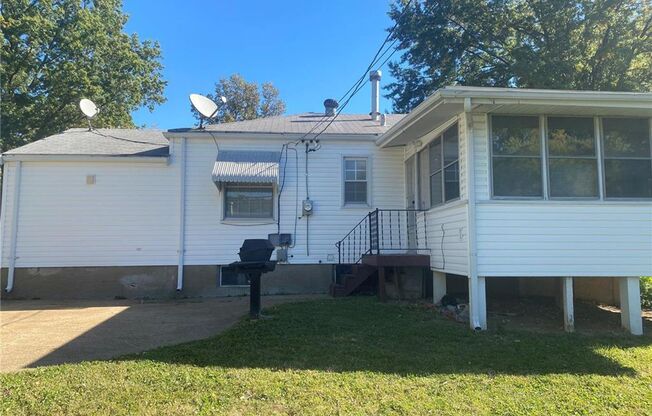 2 beds, 1 bath, $1,150