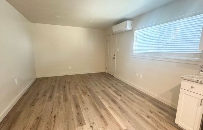 1 bed, 1 bath, $1,400, Unit 1050 Warner Ave