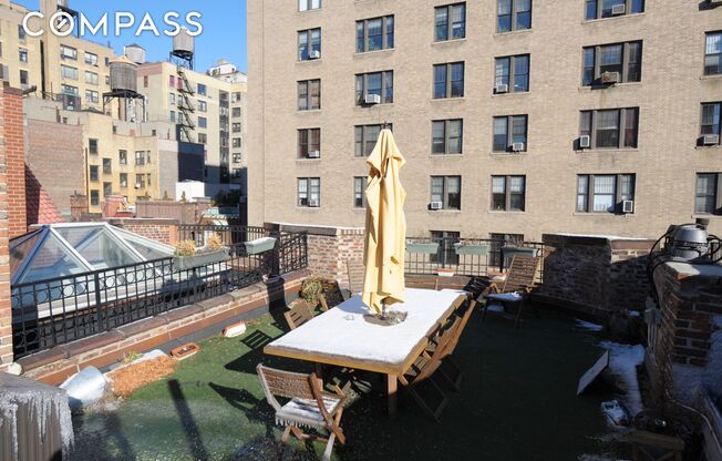 304 W 77 ST