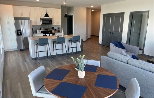 2 beds, 2 baths, 1,377 sqft, $2,300, Unit 1-200 - Furnished