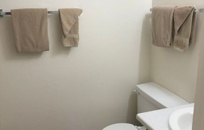2 beds, 1 bath, 796 sqft, $1,150, Unit 222