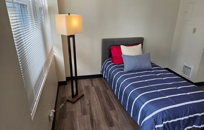 Studio, 1 bath, 395 sqft, $1,370, Unit 701