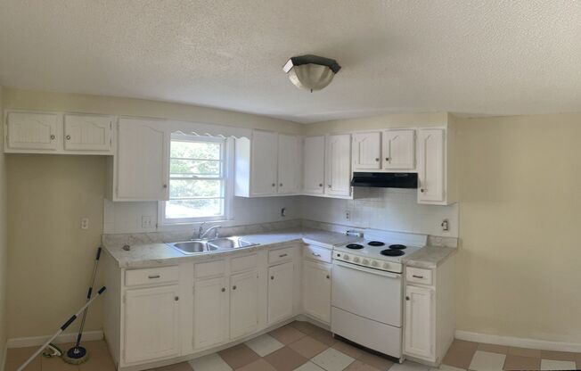 3 beds, 1 bath, $1,200