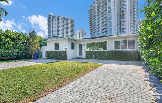 1930 NW 13 ST