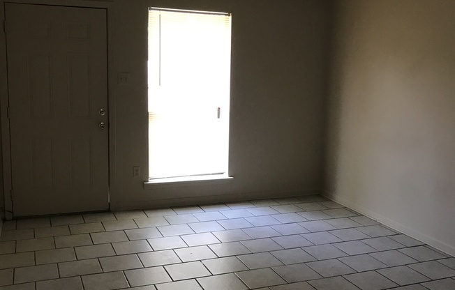 Beautiful Clean 3 bedroom, 2 Full Baths townhouse
