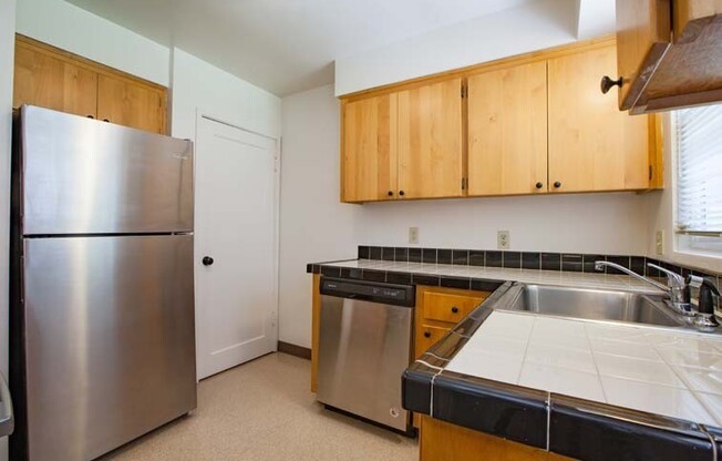 2 beds, 1 bath, $1,950, Unit 003