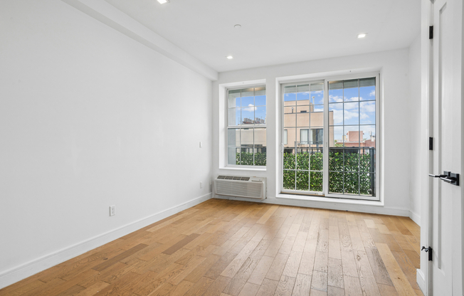 1229 PUTNAM AVE