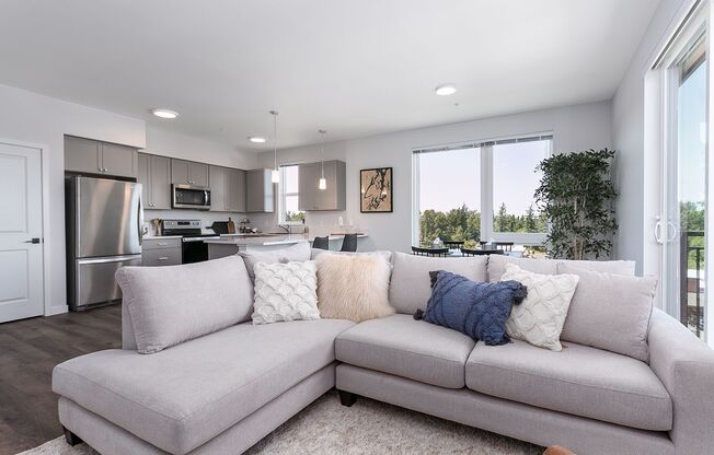 3 beds, 2 baths, 1,320 sqft, $2,695, Unit 606