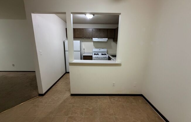 1 bed, 1 bath, $750, Unit 43
