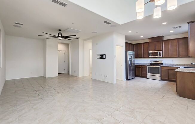 Excellent location and great amenities included!