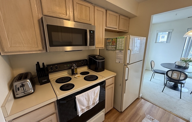 2 beds, 1.5 baths, 1,054 sqft, $2,800, Unit 310