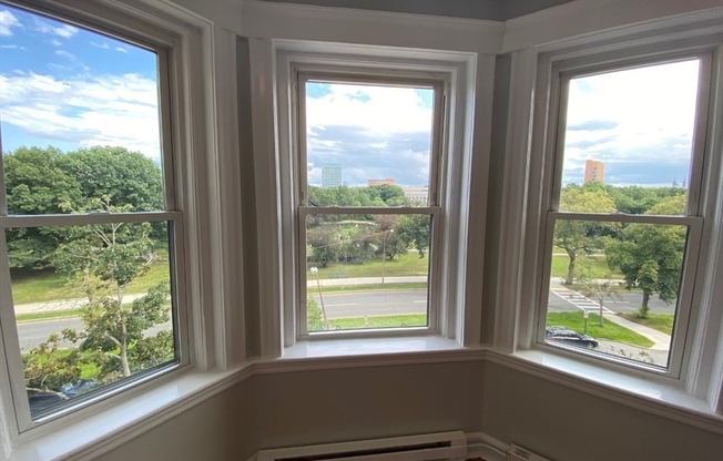 2 beds, 1 bath, $4,095, Unit 19