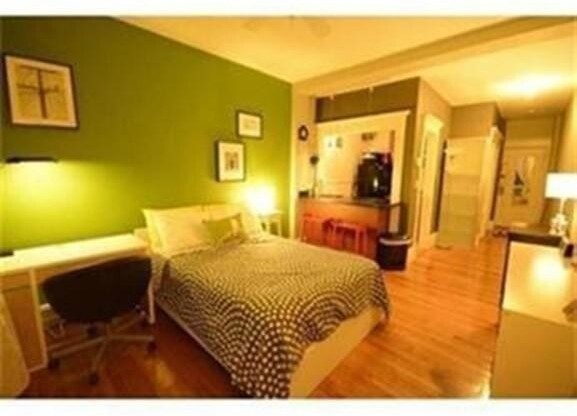 Studio, 1 bath, 305 sqft, $2,450, Unit 404