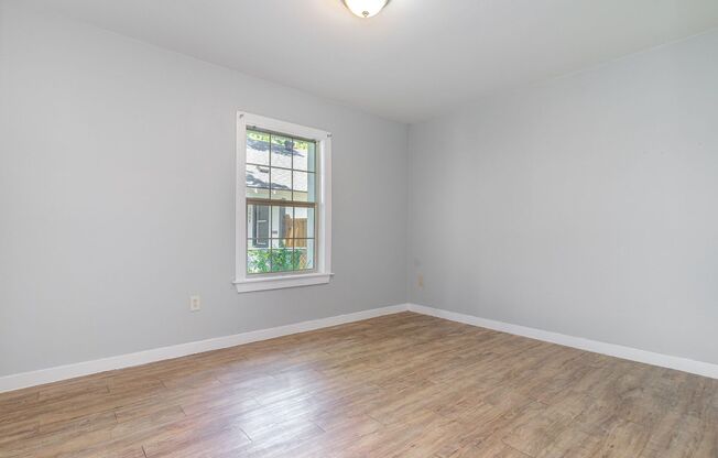 2 beds, 1 bath, $1,195, Unit Unit B
