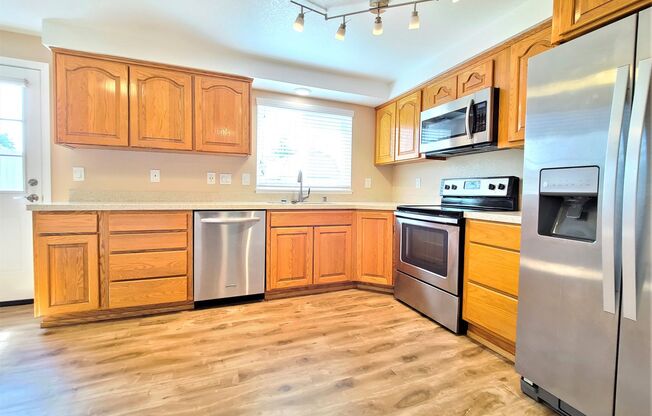 2 beds, 1.5 baths, 1,054 sqft, $2,095, Unit Unit 2