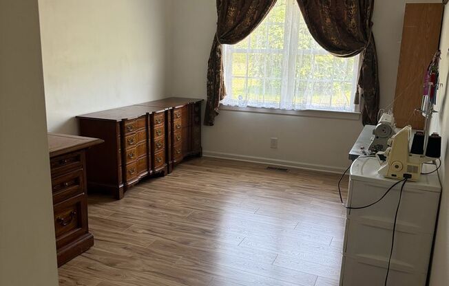 2 beds, 1 bath, $1,900