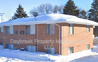 32 10 AVE N
