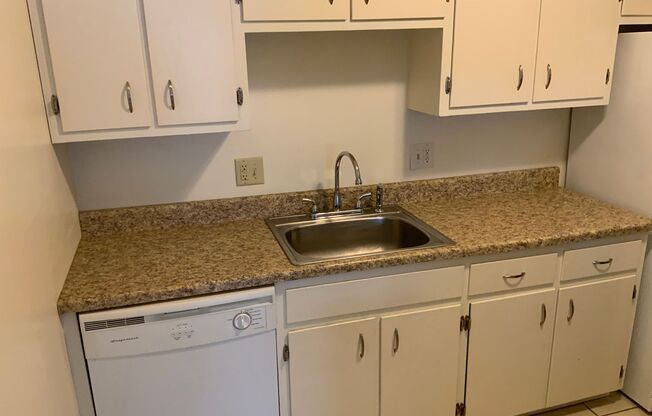 1 bed, 1 bath, 700 sqft, $750, Unit 2002 Unit 05