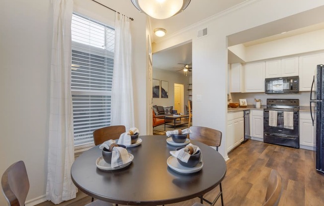 Dining Area at Trailside