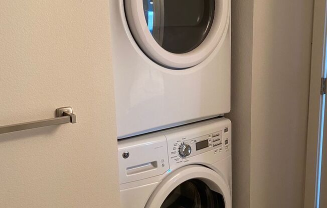 Studio, 1 bath, 375 sqft, $1,025, Unit 307