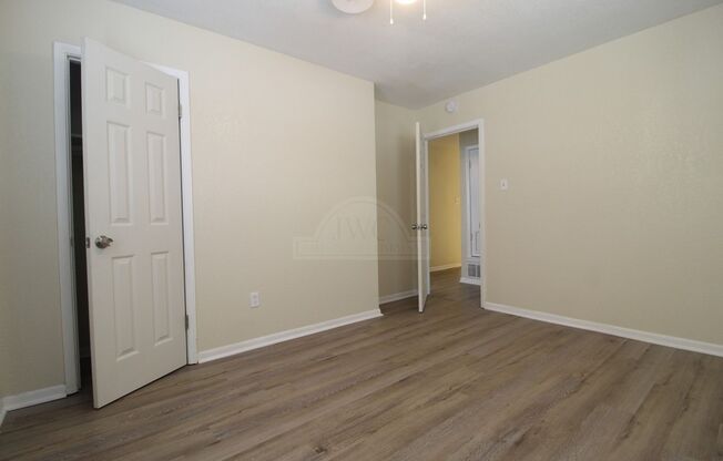 3 beds, 1 bath, $1,000