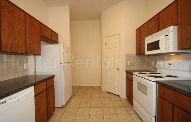 3 beds, 2 baths, $1,150, Unit Unit B