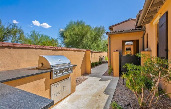 Furnished or Unfurnished Option -  Beautiful 3-bedroom, 2 bathroom home in the heart of Scottsdale, Arizona!