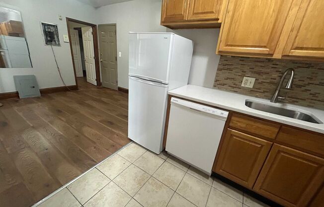 1 bed, 1 bath, 650 sqft, $900, Unit B203